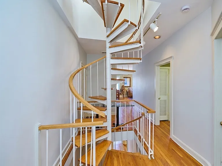 118 Trowbridge St #6 — Photo 22
