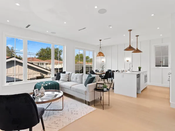 4315 Albert St #2, Burnaby, BC V5C 2H3