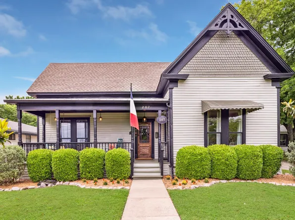 207 Brown St, Waxahachie, TX 75165