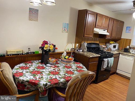 2nd image of 98 Scotch Pine Dr #98