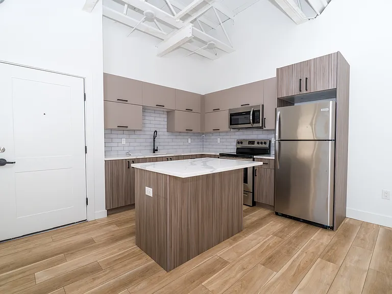2700 E Auburn St — Photo 48
