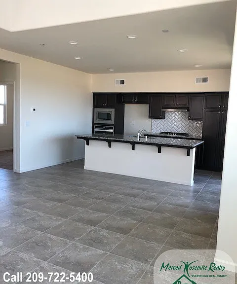 160 Barker Ln — Photo 4
