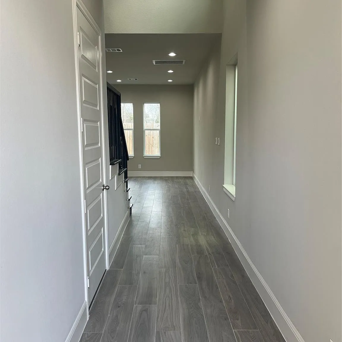 3 bed, 2.5 bath, 1960 sqft, $2,600 — Photo 2