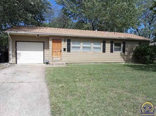 5606 SW Drury Ln, Topeka, KS 66604