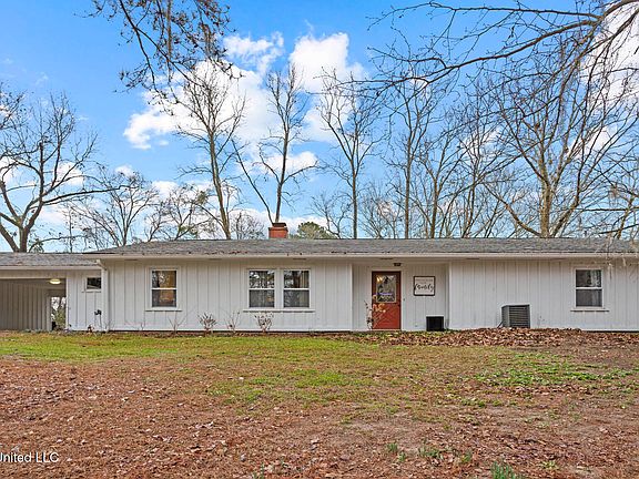 3rd image of 218 W Virginia Dr