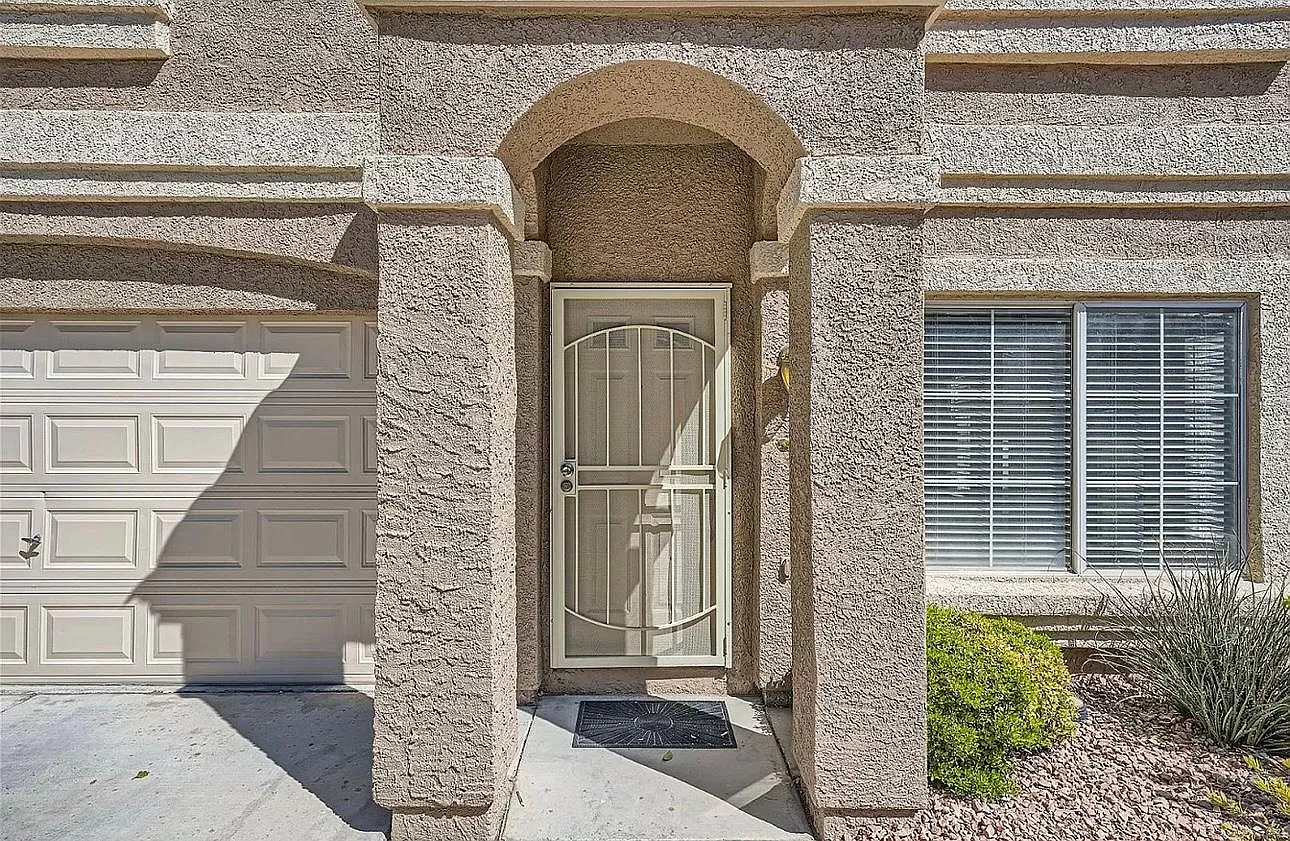 4 bed, 1621 sqft, $2,695 — Photo 3