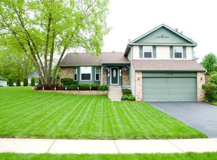 2430 Glenmoor Dr, Dundee, IL 60118