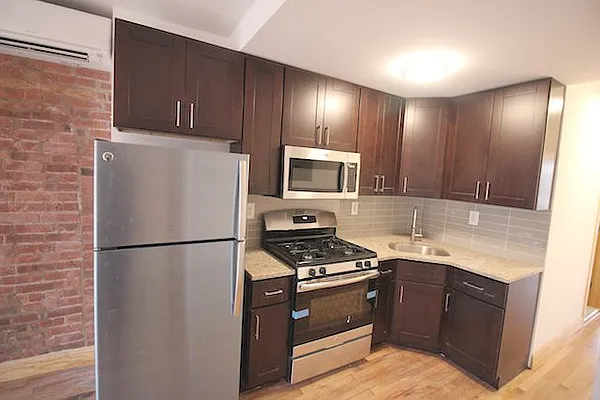 Rented by Capri Jet Realty Corp | media 8