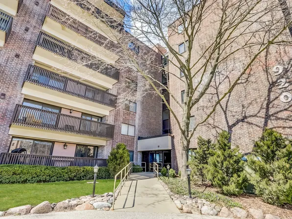 920 Vose Dr APT 106, Gurnee, IL 60031