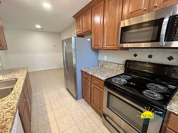 4th image of 1000 Juniper Ave