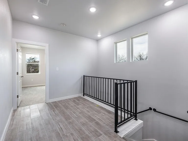 600 Kimbro B St — Photo 13