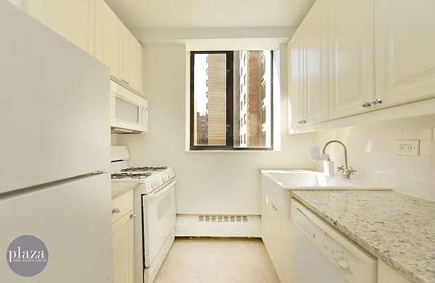 Sold by Plaza Real Estate Group | media 4