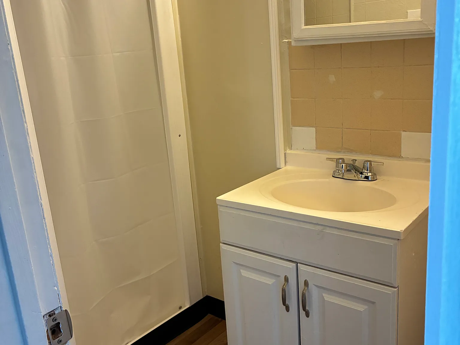 5 bed, 1700 sqft, $1,800 — Photo 1