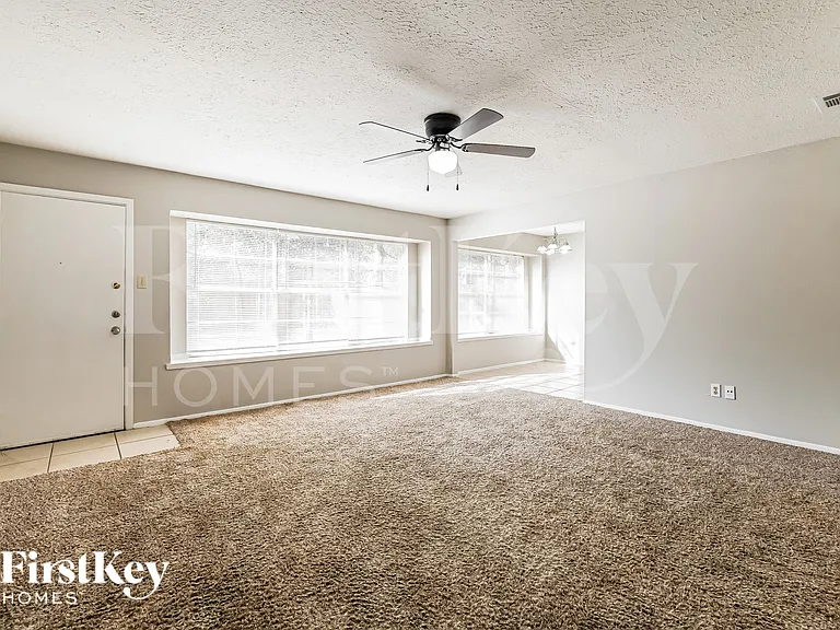 4426 Adonis Dr — Photo 3