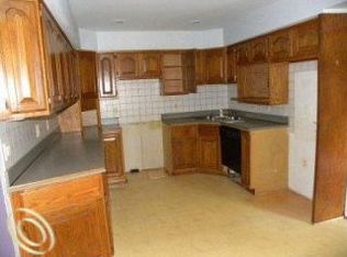 29562 Palomino Dr, Warren, MI 48093