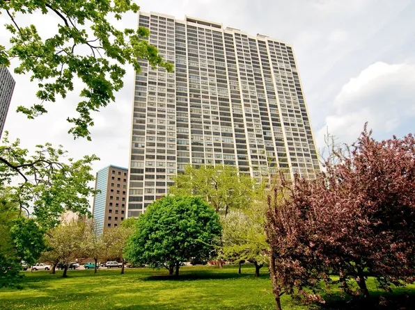 2800 N Lake Shore Dr APT 712, Chicago, IL 60657