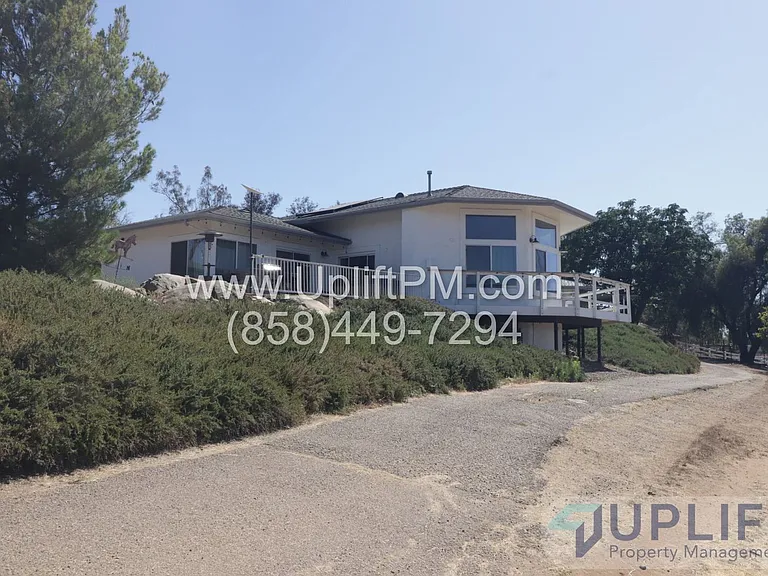 1425 Cedar St — Photo 16