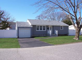 132 Foster Rd, Ronkonkoma, NY 11779