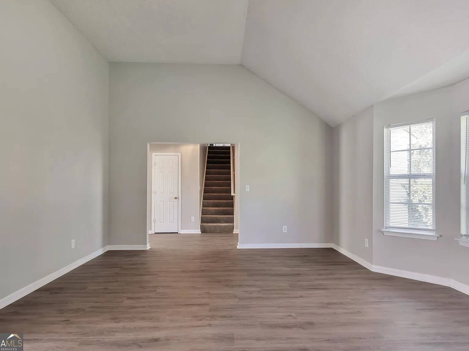 3 bed, 2.5 bath, 1709 sqft, $1,795 — Photo 3