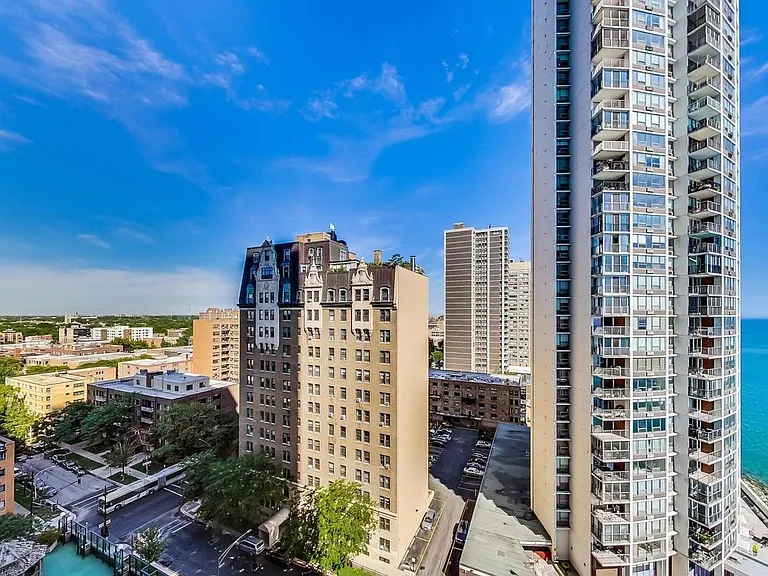 6033 N Sheridan Rd #14D — Photo 31