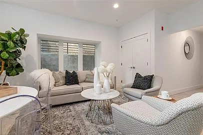 1415 Oak St NW #T2 — Photo 5
