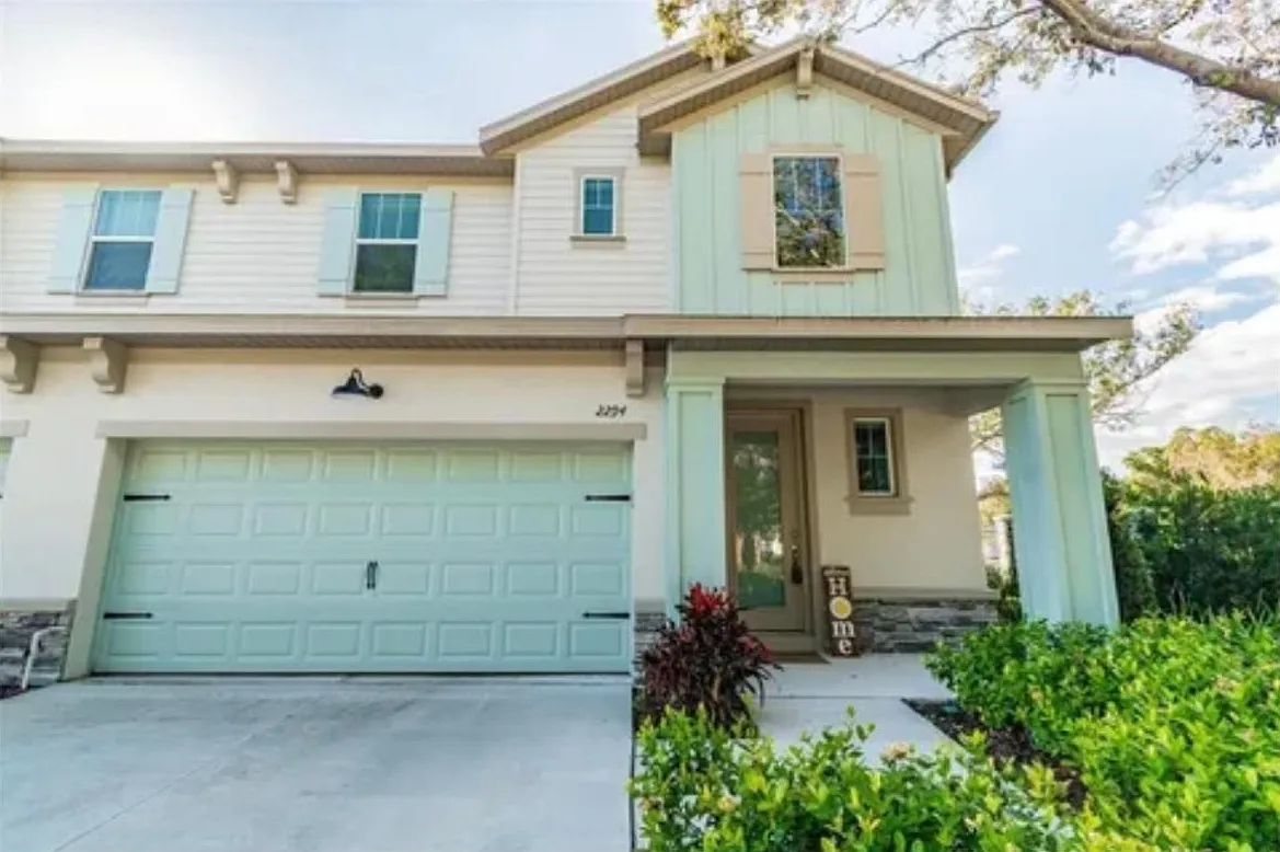 3 bed, 2.5 bath, 2030 sqft, $3,700 — Photo 1