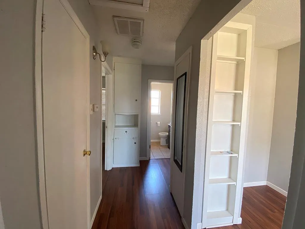 3214 W Kansas - A — Photo 2
