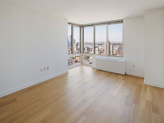 5th image of 260 W 54th St APT 40E