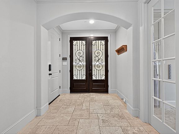 3rd image of 1821 W 24th St