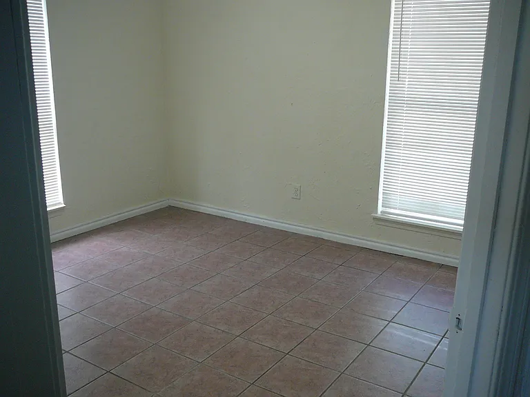 2917 Hickory Ln — Photo 18