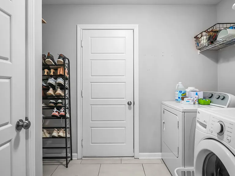 1286 Magnum Dr — Photo 16