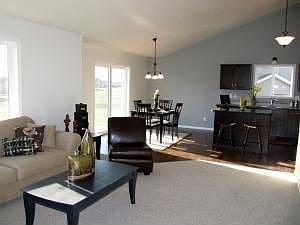 3rd image of 725 35th Ave E