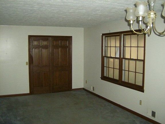 3rd image of 40 Circle Creek Dr