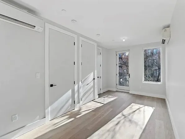 737 De Kalb Avenue image 1 of 21