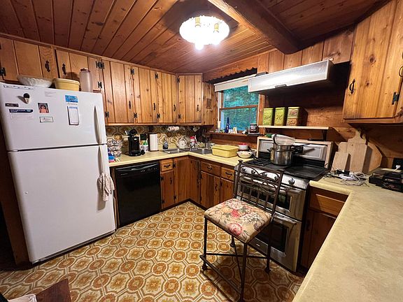 3rd image of 8 Penny Avenue