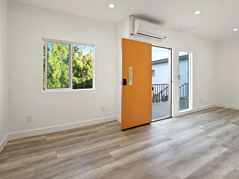 2561 W Avenue 30 #7 — Photo 10