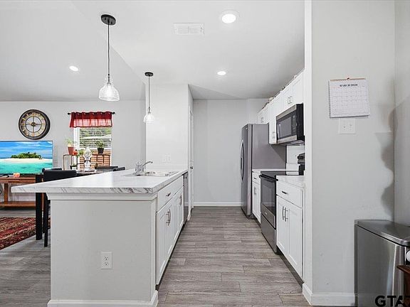3rd image of 1207 Ripplewood Cir