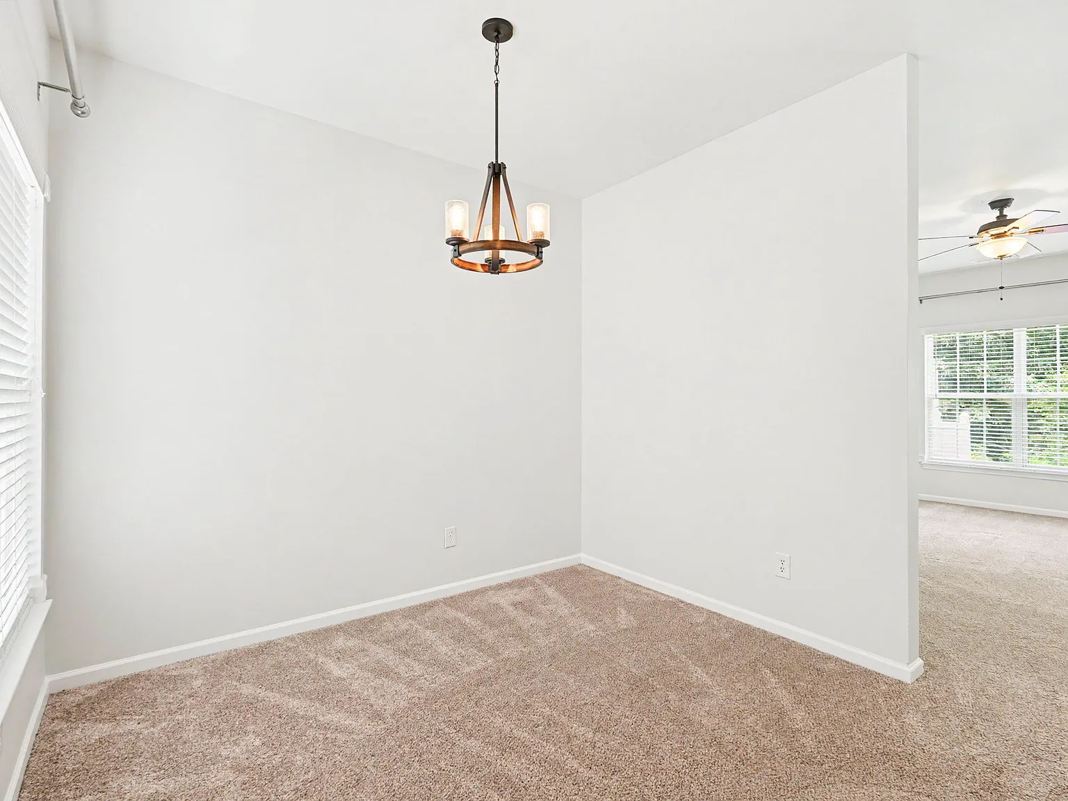 3 bed, 2.5 bath, 1596 sqft, $1,985 — Photo 3