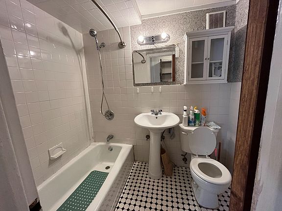 5th image of 8642 Little Neck Pkwy Floor 1