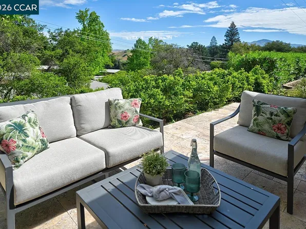 2181 Ptarmigan Dr APT 2, Walnut Creek, CA 94595