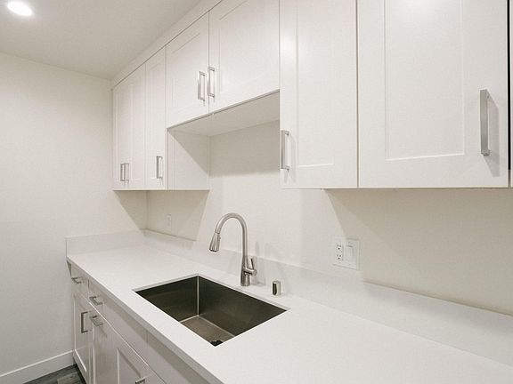 4th image of 2060 S Hobart Blvd #103