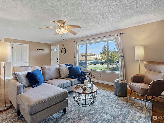 4th image of 1391 NE 8th Avenue