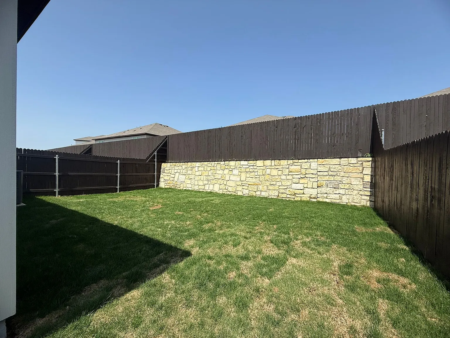 Luxury Duplex Available Today — Photo 3