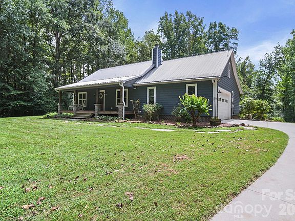 3rd image of 635 Rhododendron Dr