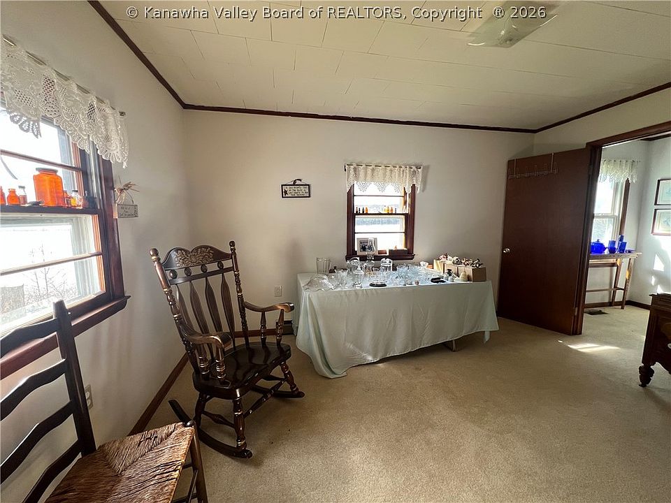 16th image of 90 River Ln