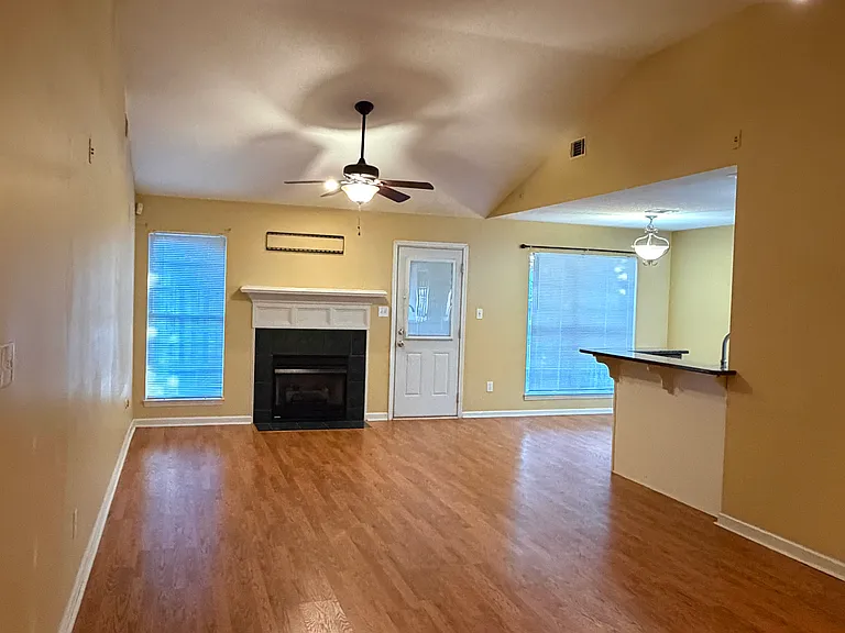 405 Jasper Xing — Photo 2