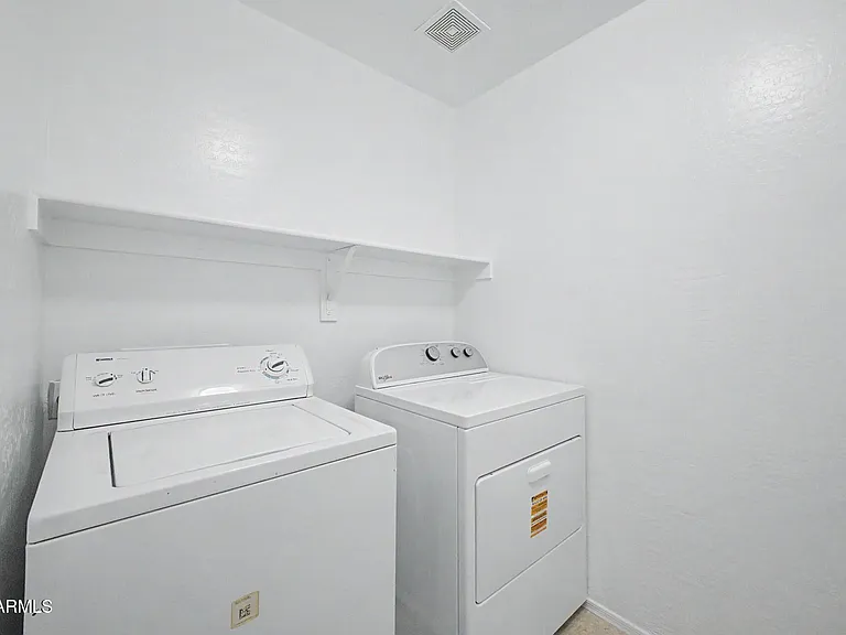 7027 W Lincoln St — Photo 22
