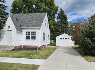 335 N Broadway, Wells, MN 56097