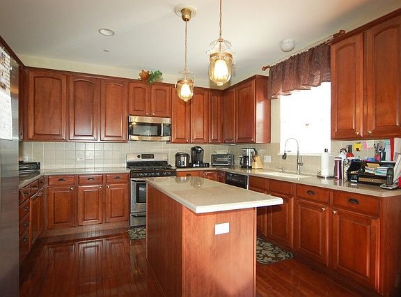 5th image of 1575 Maureen Dr