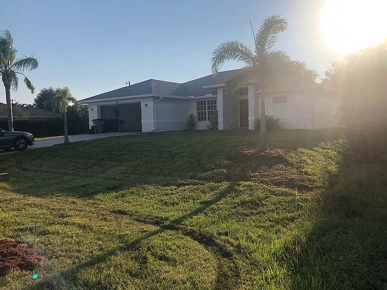 1100 NW Juanita Pl — Photo 3
